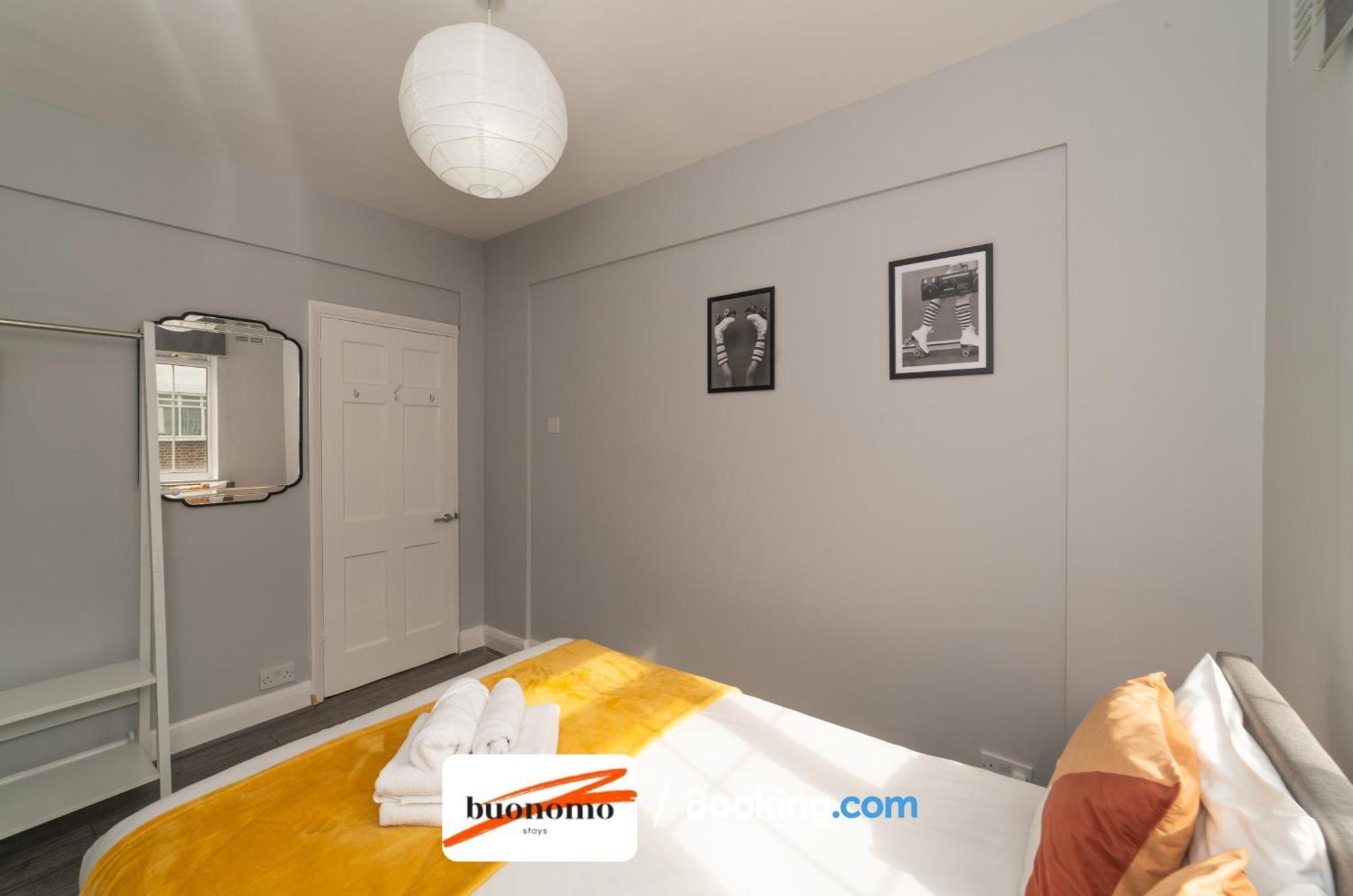 Two Bedroom Apartment By Buonomo Stays Short Lets & Serviced Accommodation With Balcony Лондон Екстериор снимка