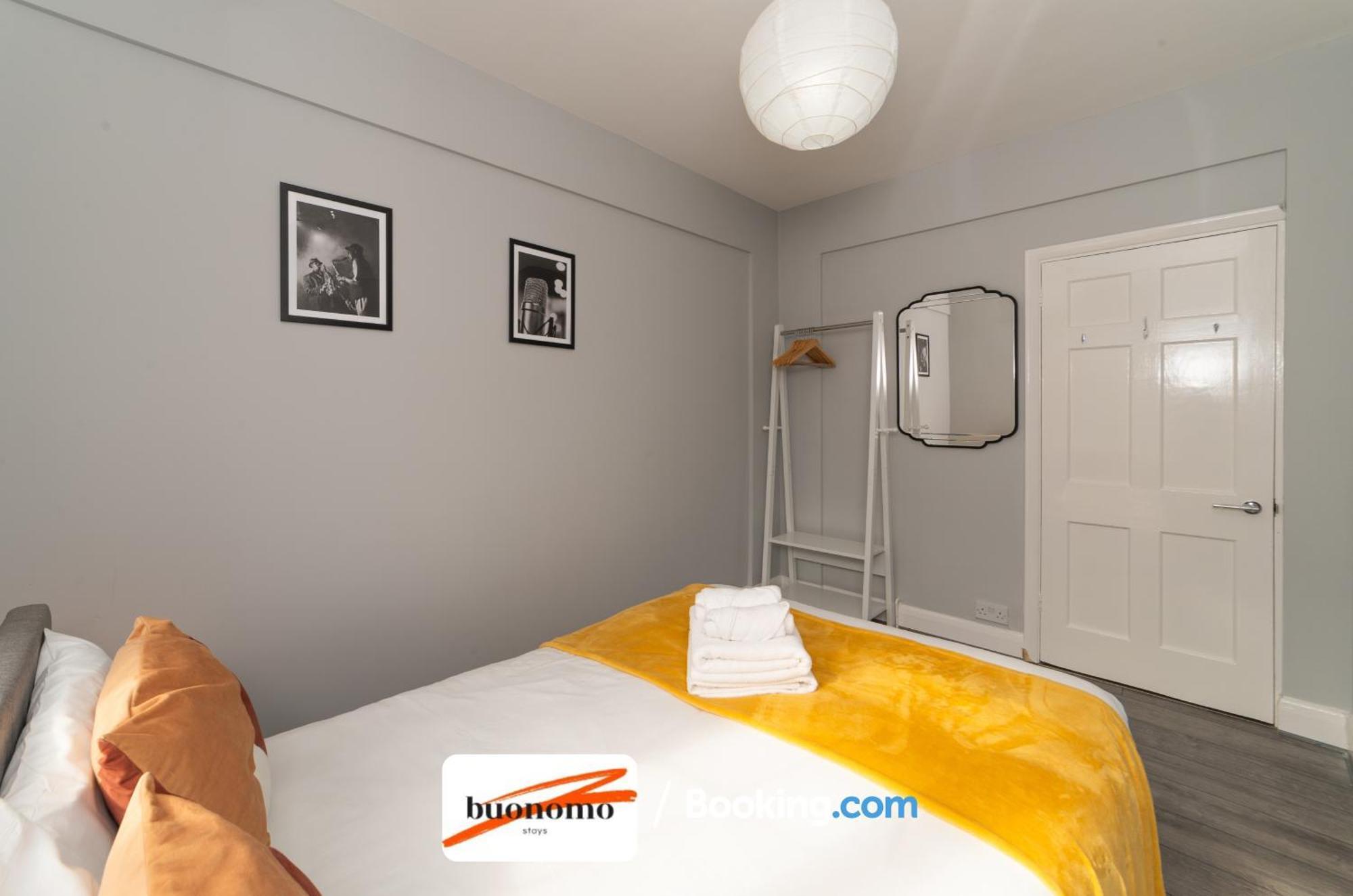 Two Bedroom Apartment By Buonomo Stays Short Lets & Serviced Accommodation With Balcony Лондон Екстериор снимка