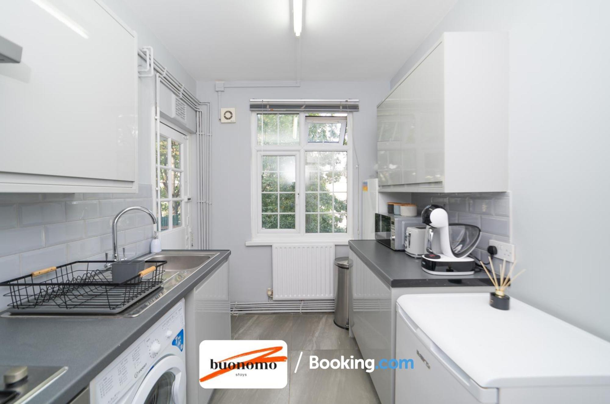 Two Bedroom Apartment By Buonomo Stays Short Lets & Serviced Accommodation With Balcony Лондон Екстериор снимка
