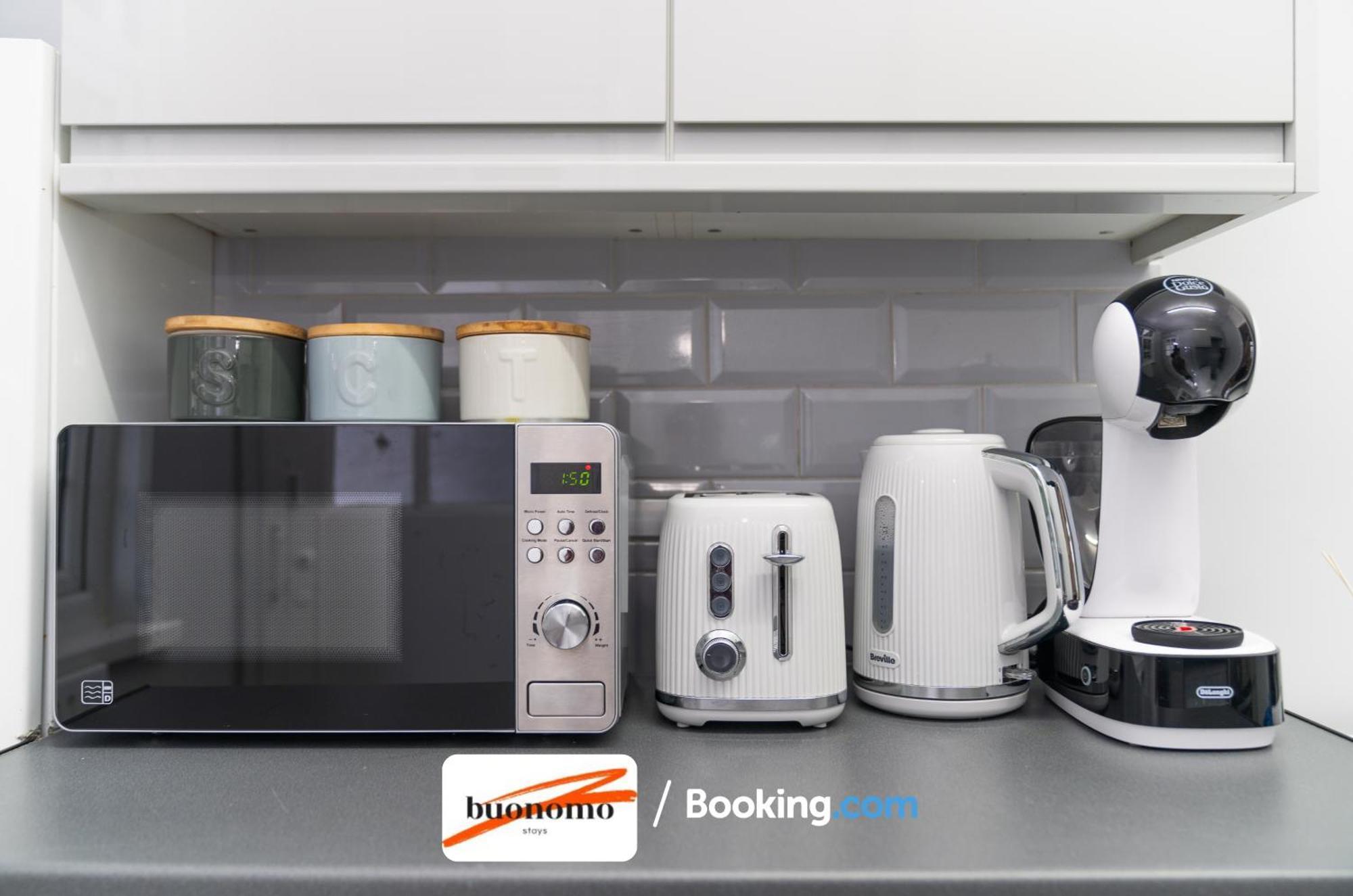 Two Bedroom Apartment By Buonomo Stays Short Lets & Serviced Accommodation With Balcony Лондон Екстериор снимка