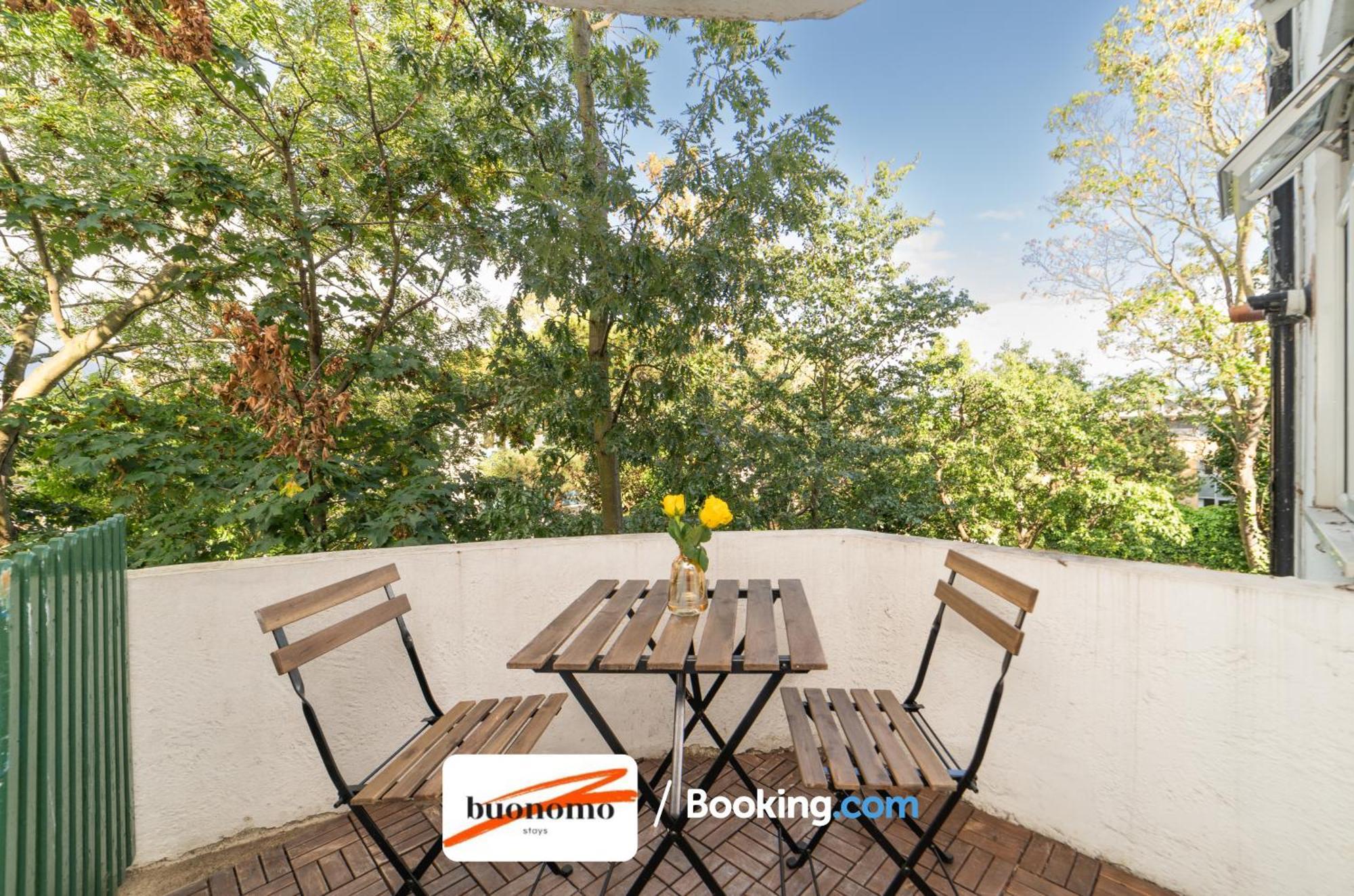 Two Bedroom Apartment By Buonomo Stays Short Lets & Serviced Accommodation With Balcony Лондон Екстериор снимка